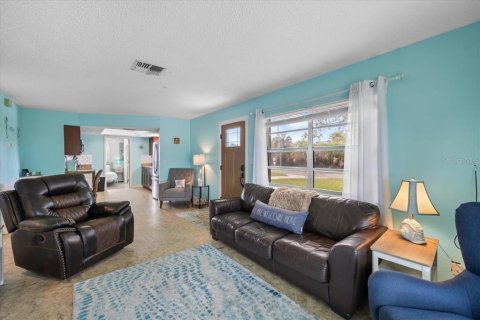 House in Hernando Beach, Florida 3 bedrooms, 107.77 sq.m. № 2238102 - photo 9