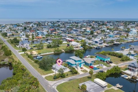 House in Hernando Beach, Florida 3 bedrooms, 107.77 sq.m. № 2238102 - photo 27