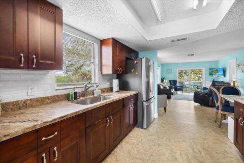 House in Hernando Beach, Florida 3 bedrooms, 107.77 sq.m. № 2238102 - photo 4