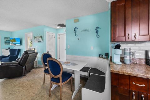 House in Hernando Beach, Florida 3 bedrooms, 107.77 sq.m. № 2238102 - photo 12
