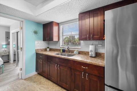 House in Hernando Beach, Florida 3 bedrooms, 107.77 sq.m. № 2238102 - photo 11