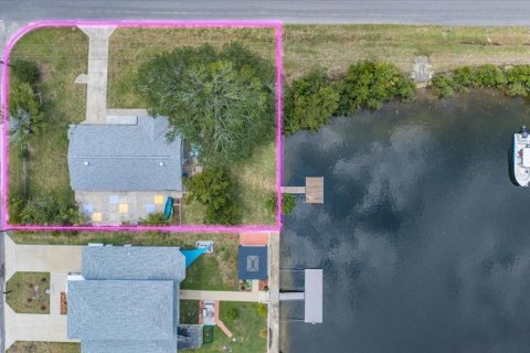 House in Hernando Beach, Florida 3 bedrooms, 107.77 sq.m. № 2238102 - photo 3