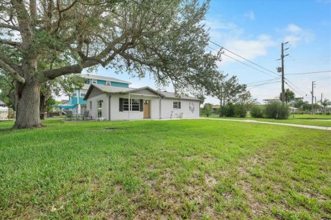House in Hernando Beach, Florida 3 bedrooms, 107.77 sq.m. № 2238102 - photo 30