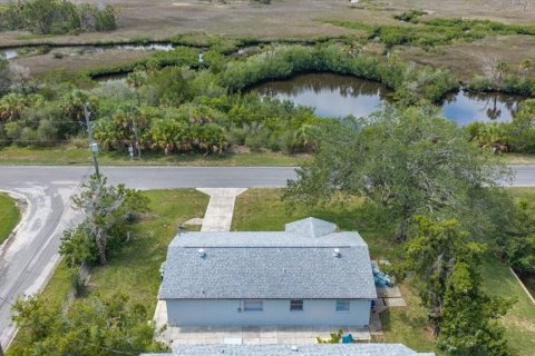 House in Hernando Beach, Florida 3 bedrooms, 107.77 sq.m. № 2238102