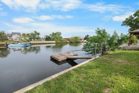 House in Hernando Beach, Florida 3 bedrooms, 107.77 sq.m. № 2238102 - photo 5