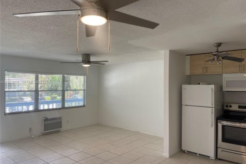 Condo in Deerfield Beach, Florida, 1 bedroom  № 1982403 - photo 12