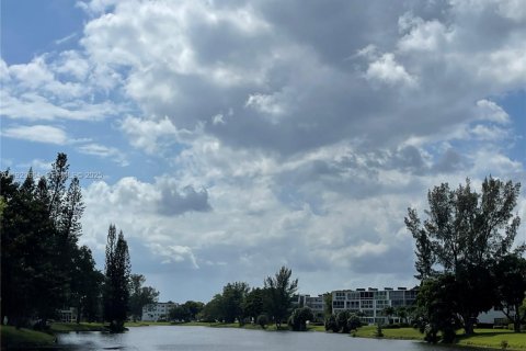 Condo in Deerfield Beach, Florida, 1 bedroom  № 1982403 - photo 9