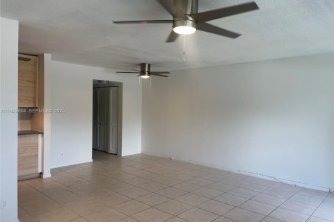 Condo in Deerfield Beach, Florida, 1 bedroom  № 1982403 - photo 10