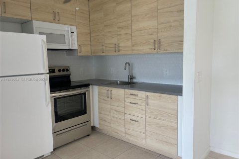 Condo in Deerfield Beach, Florida, 1 bedroom  № 1982403 - photo 13