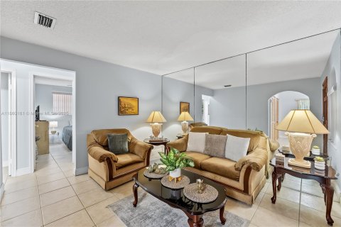 Купить коммерческую недвижимость в Майами, Флорида 233.56м2, № 1886607 - фото 27