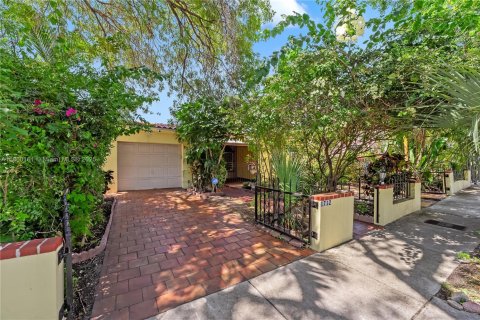 Купить коммерческую недвижимость в Майами, Флорида 233.56м2, № 1886607 - фото 1