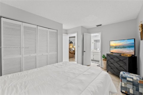 Купить коммерческую недвижимость в Майами, Флорида 233.56м2, № 1886607 - фото 30