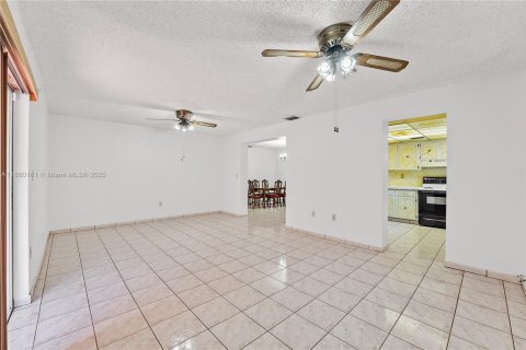 Купить коммерческую недвижимость в Майами, Флорида 233.56м2, № 1886607 - фото 10