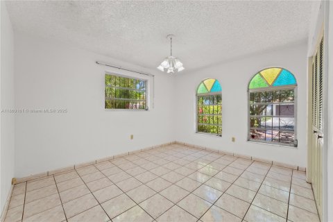 Купить коммерческую недвижимость в Майами, Флорида 233.56м2, № 1886607 - фото 18