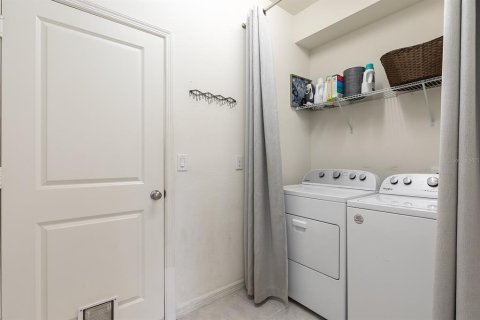 Townhouse in Windermere, Florida 3 bedrooms, 196.3 sq.m. № 1871139 - photo 27
