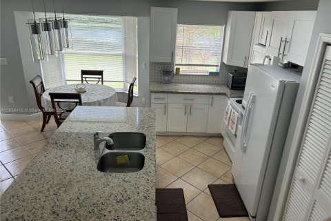 House in Pembroke Pines, Florida 4 bedrooms, 196.86 sq.m. № 1826101 - photo 25