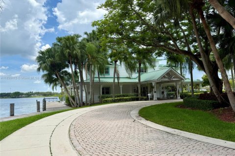 House in Pembroke Pines, Florida 4 bedrooms, 196.86 sq.m. № 1826101 - photo 16