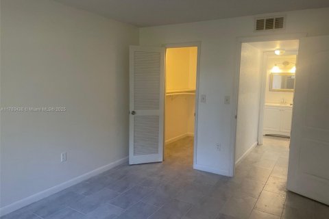 Condo in Sunrise, Florida, 1 bedroom  № 1638767 - photo 24