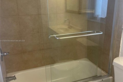 Condo in Sunrise, Florida, 1 bedroom  № 1638767 - photo 14