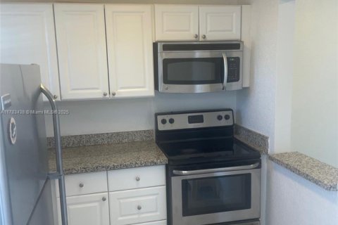 Condo in Sunrise, Florida, 1 bedroom  № 1638767 - photo 3