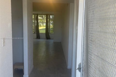 Condo in Sunrise, Florida, 1 bedroom  № 1638767 - photo 13