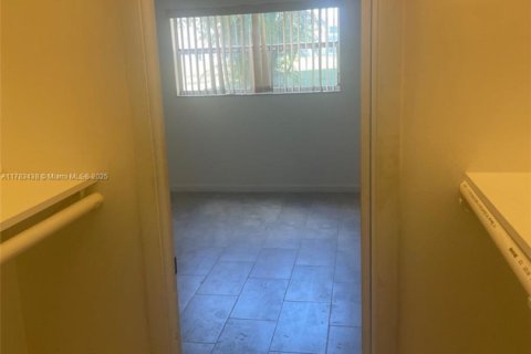 Condo in Sunrise, Florida, 1 bedroom  № 1638767 - photo 25