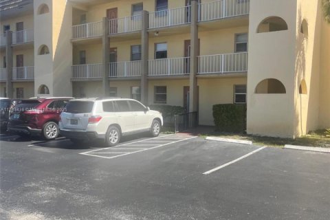 Condo in Sunrise, Florida, 1 bedroom  № 1638767 - photo 1