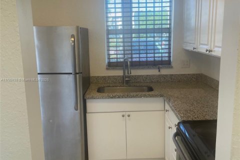 Condo in Sunrise, Florida, 1 bedroom  № 1638767 - photo 10