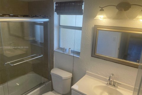 Condo in Sunrise, Florida, 1 bedroom  № 1638767 - photo 2