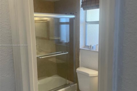 Condo in Sunrise, Florida, 1 bedroom  № 1638767 - photo 12