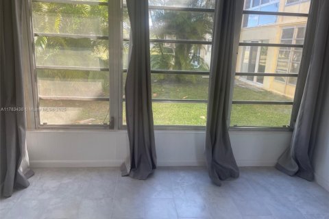 Condo in Sunrise, Florida, 1 bedroom  № 1638767 - photo 17