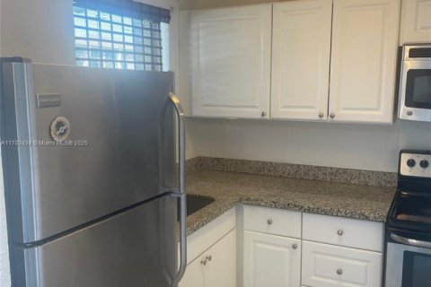 Condo in Sunrise, Florida, 1 bedroom  № 1638767 - photo 8