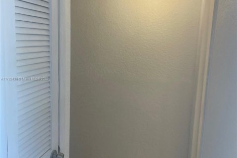 Condo in Sunrise, Florida, 1 bedroom  № 1638767 - photo 20