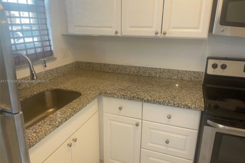 Condo in Sunrise, Florida, 1 bedroom  № 1638767 - photo 7