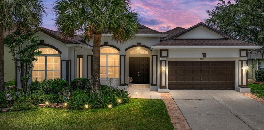 House in Dade City, Florida 3 bedrooms, 212.93 sq.m. № 1772927