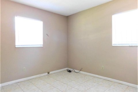 House in Orlando, Florida 4 bedrooms, 109.25 sq.m. № 1667072 - photo 15