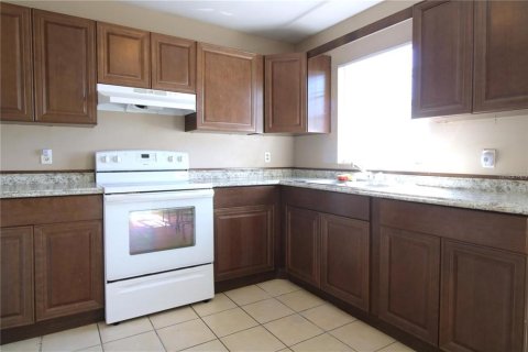 House in Orlando, Florida 4 bedrooms, 109.25 sq.m. № 1667072 - photo 9