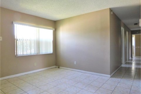 House in Orlando, Florida 4 bedrooms, 109.25 sq.m. № 1667072 - photo 12