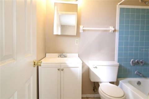 House in Orlando, Florida 4 bedrooms, 109.25 sq.m. № 1667072 - photo 20