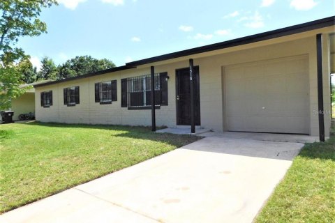 House in Orlando, Florida 4 bedrooms, 109.25 sq.m. № 1667072 - photo 1