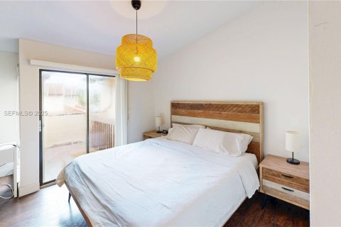 Купить таунхаус в Майами, Флорида 2 спальни, 116.5м2, № 1993048 - фото 25