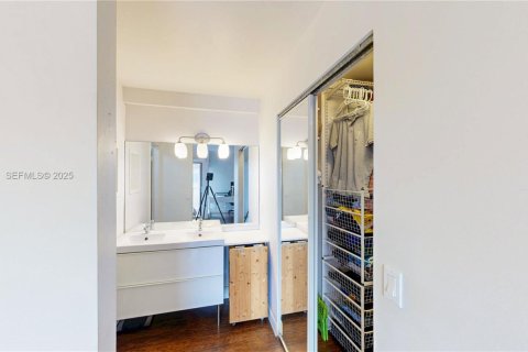 Купить таунхаус в Майами, Флорида 2 спальни, 116.5м2, № 1993048 - фото 29