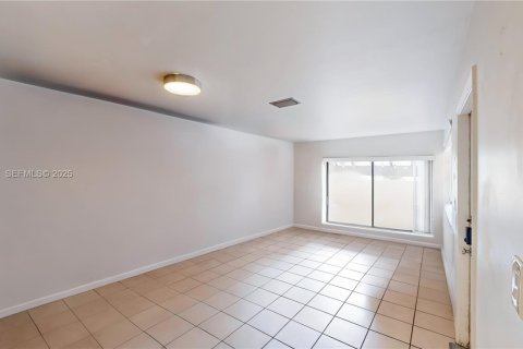 Купить таунхаус в Майами, Флорида 2 спальни, 116.5м2, № 1993048 - фото 10