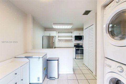 Купить таунхаус в Майами, Флорида 2 спальни, 116.5м2, № 1993048 - фото 15