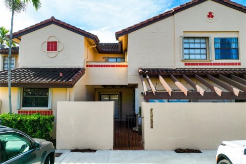 Купить таунхаус в Майами, Флорида 2 спальни, 116.5м2, № 1993048 - фото 1