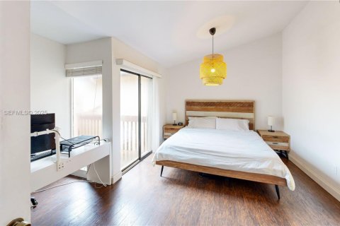 Купить таунхаус в Майами, Флорида 2 спальни, 116.5м2, № 1993048 - фото 23