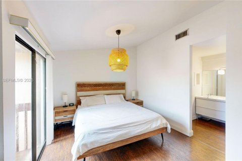 Купить таунхаус в Майами, Флорида 2 спальни, 116.5м2, № 1993048 - фото 24