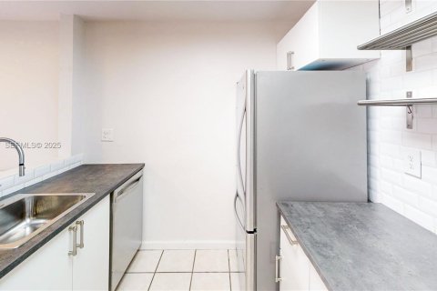 Купить таунхаус в Майами, Флорида 2 спальни, 116.5м2, № 1993048 - фото 13