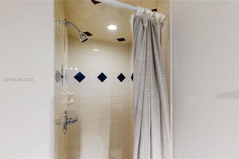 Купить таунхаус в Майами, Флорида 2 спальни, 116.5м2, № 1993048 - фото 18