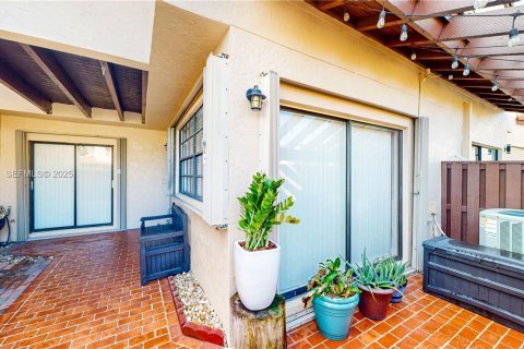 Купить таунхаус в Майами, Флорида 2 спальни, 116.5м2, № 1993048 - фото 3